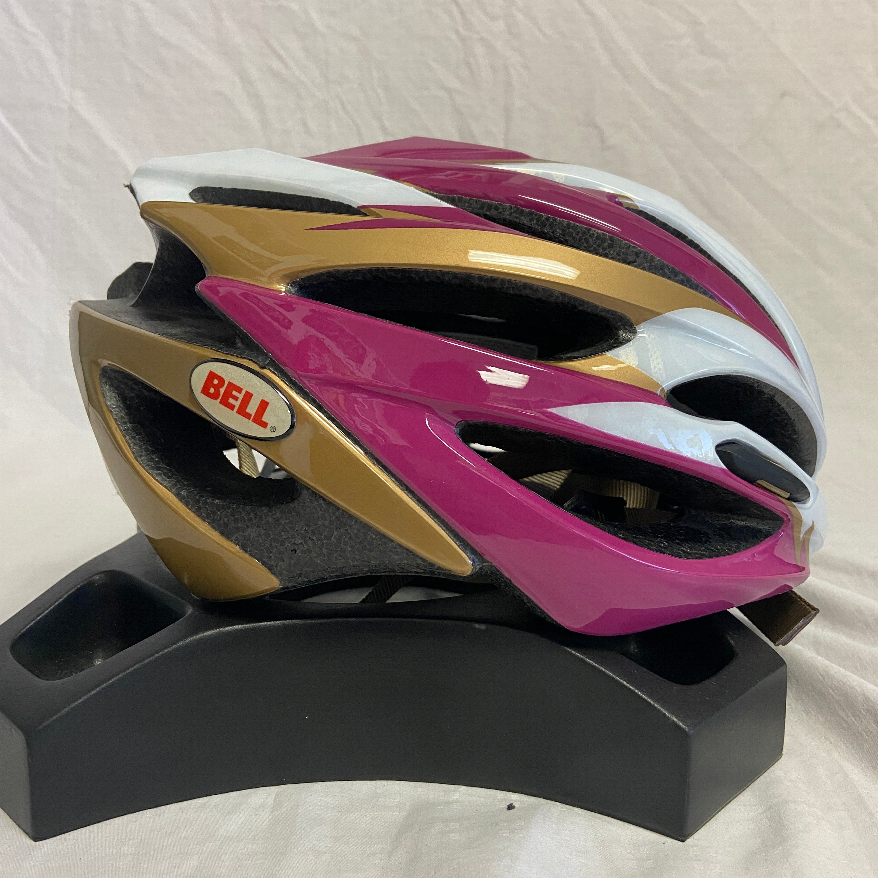 bell array road helmet Bell Array Road Helmet Fuchsia / Gold Medium (Open Box)