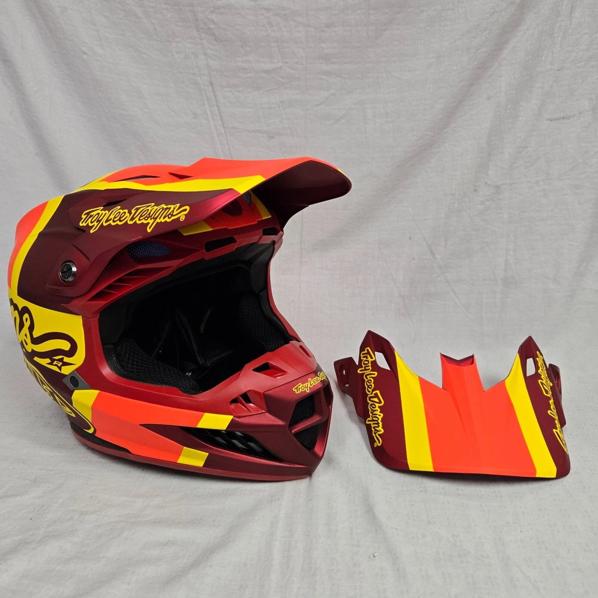 Troy Lee Designs SE5 Composite Helmet W/ MIPS *SAMPLE*
