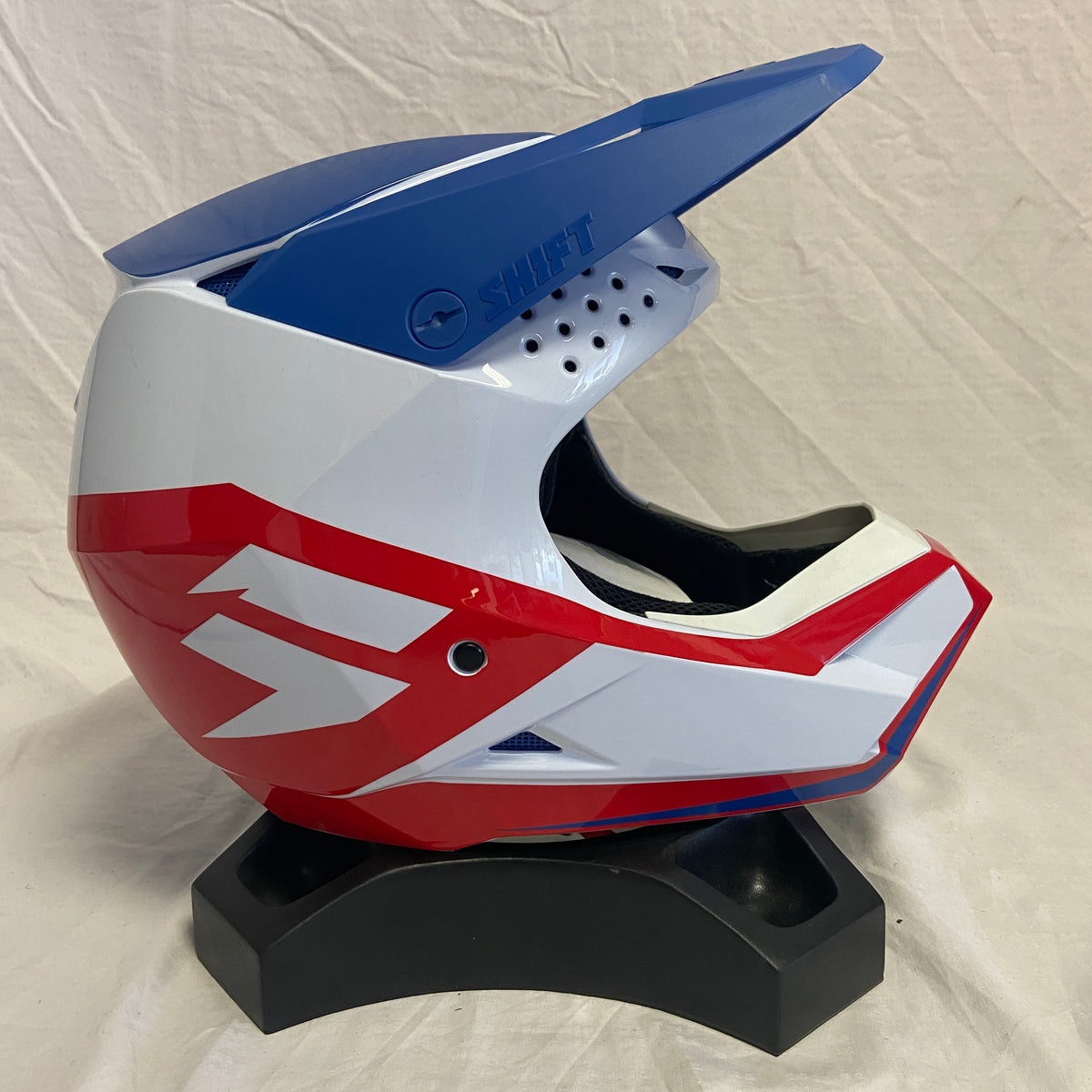 Shift Label Whit3 Helmet Bic White / Red / Blue Youth Large (Open Box) - ExtremeSupply.com