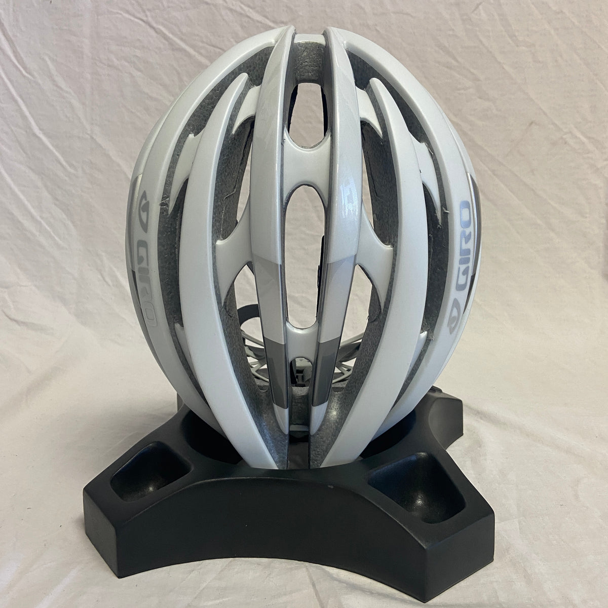 Giro Aeon Road Bike Helmet Matte White / Silver Large (Open Box) Giro Aeon Road Bike Helmet Matte White / Silver Large (Open Box)