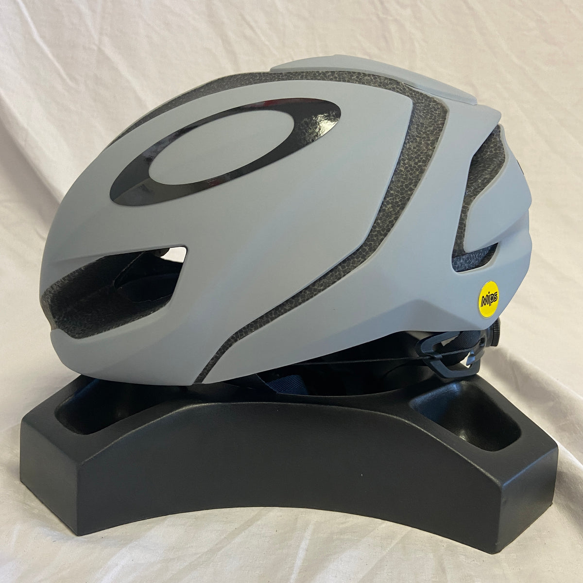 Oakley Aro5 MIPS Speed Bike Helmet Fog Gray Medium - ExtremeSupply.com