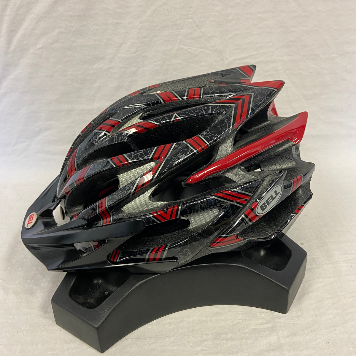 Bell Volt Black Red Rocker Medium (Open Box) - ExtremeSupply.com